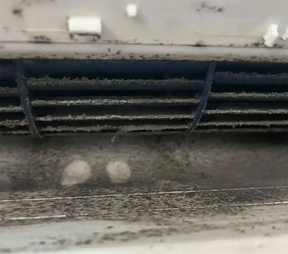 灵石空调吹的风有股烧焦味是怎么回事